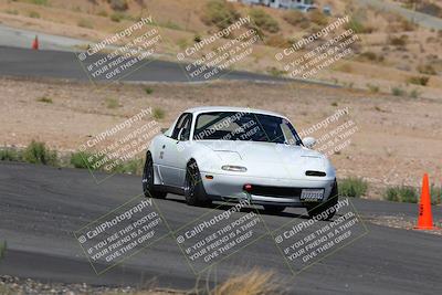 media/Oct-01-2022-Team Topak Racing (Sat) [[f860fb51be]]/2-Inter Low 2/session 2 turn 11/